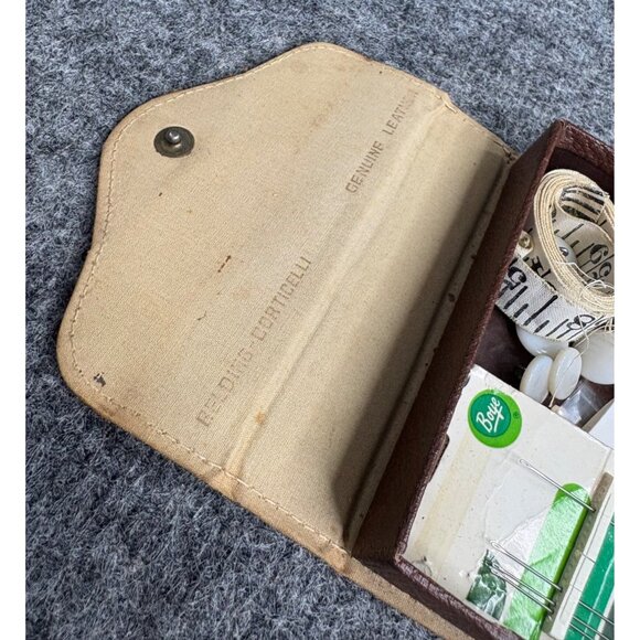 Vintage Belding Corticelli Leather Sewing Kit With Threads Buttons & Needles - Picture 3 of 9